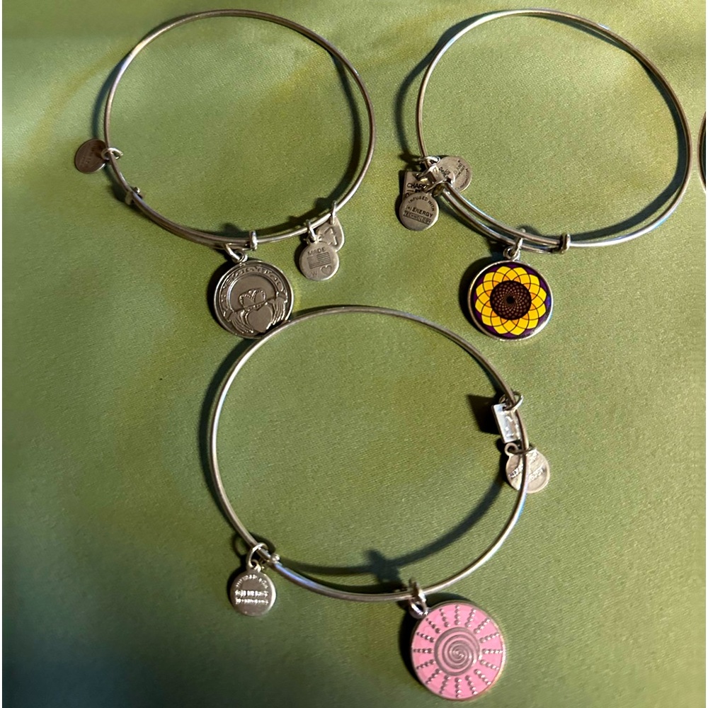 VGUC Alex and Ani bracelets. set of 3